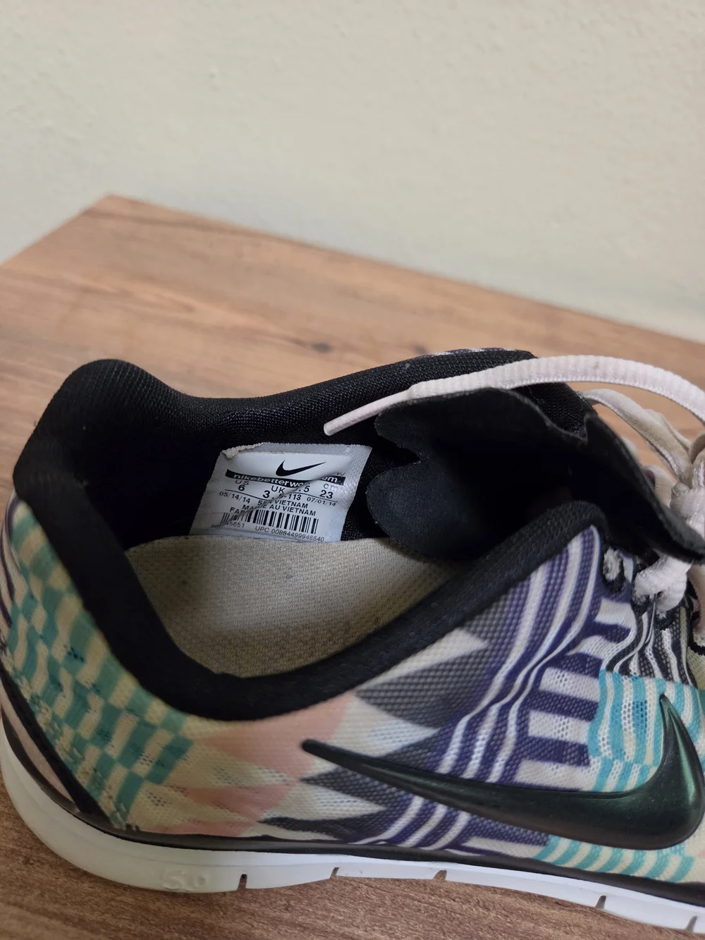 Nike Multicolor Geometric Training Shoes in Black, Teal & Pink